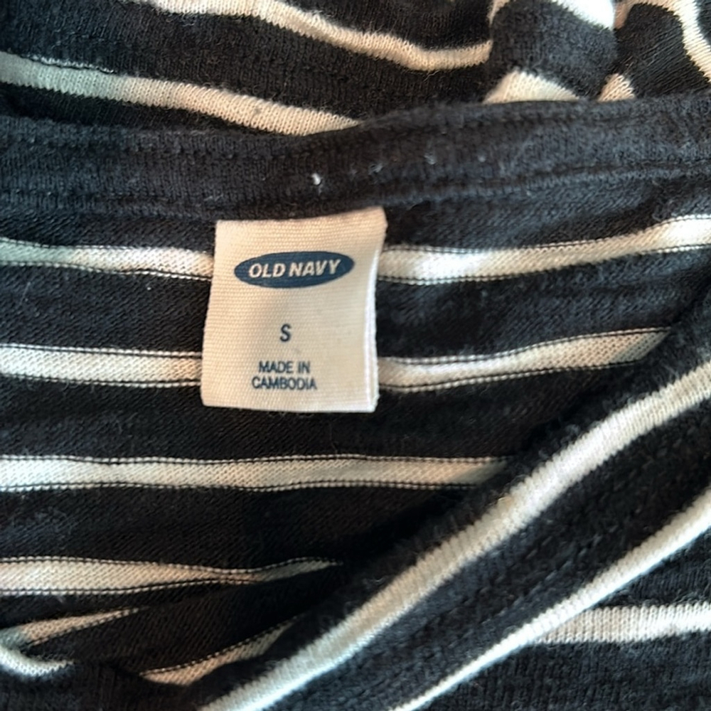 Bundle 6 Old Navy Size Small Tops, Tanks, Tees Black, White Yellow Stripes - Picture 8 of 10